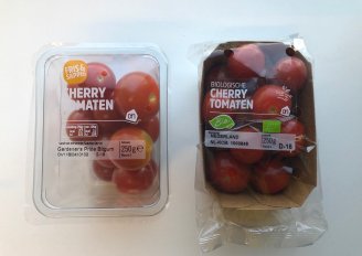 Twee tomatenverpakkingen met verschillende mate van perforaties. Foto door WUR. 