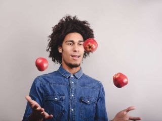 Mensen kunnen vrij eenvoudig leren om te jongleren. Foto van Paranamir/Shutterstock.com