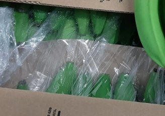 Bananas in box with linerbag to maintain humid conditions. Photo by WUR