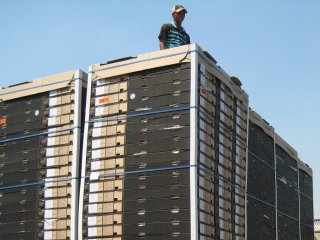 Let op! Pallets met verpakkingen zijn niet ontworpen om op te lopen. Het lokale zware gewicht kan verpakkingen en producten beschadigen. Foto door WUR.