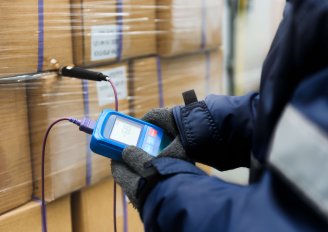 Temperature mangement in the packhouse. Photo by Sorn340 Studio Images/Shutterstock.com