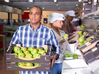 Pears are packed in boxes. Photo by BearFotos/Shutterstock.com